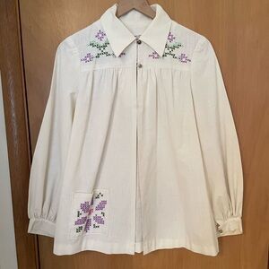 Handmade Embroidered Cross Stitch Floral Cotton Prairie Top Size M.